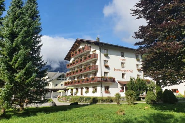 Hotel Schweiz Vierwaldstättersee Sommer – Hotel Sonnwendhof Außenansicht, Engelberg