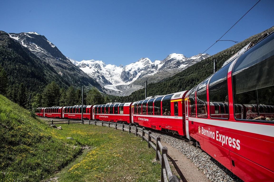Bernina Express am Morteratsch Gletscher