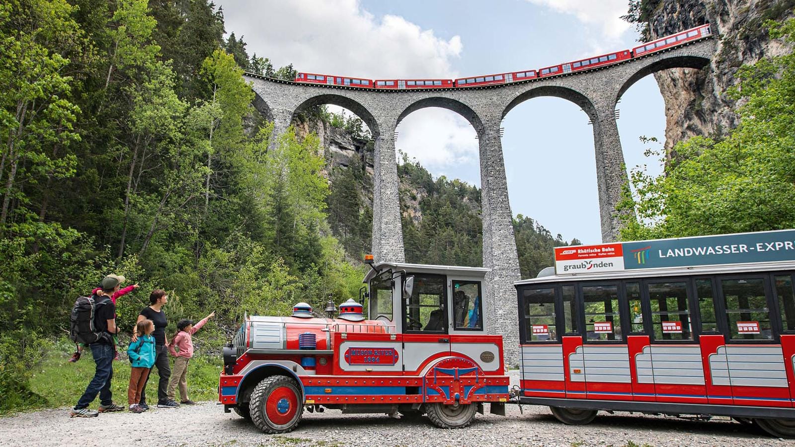 Landwasser-Express am Landwasserviadukt