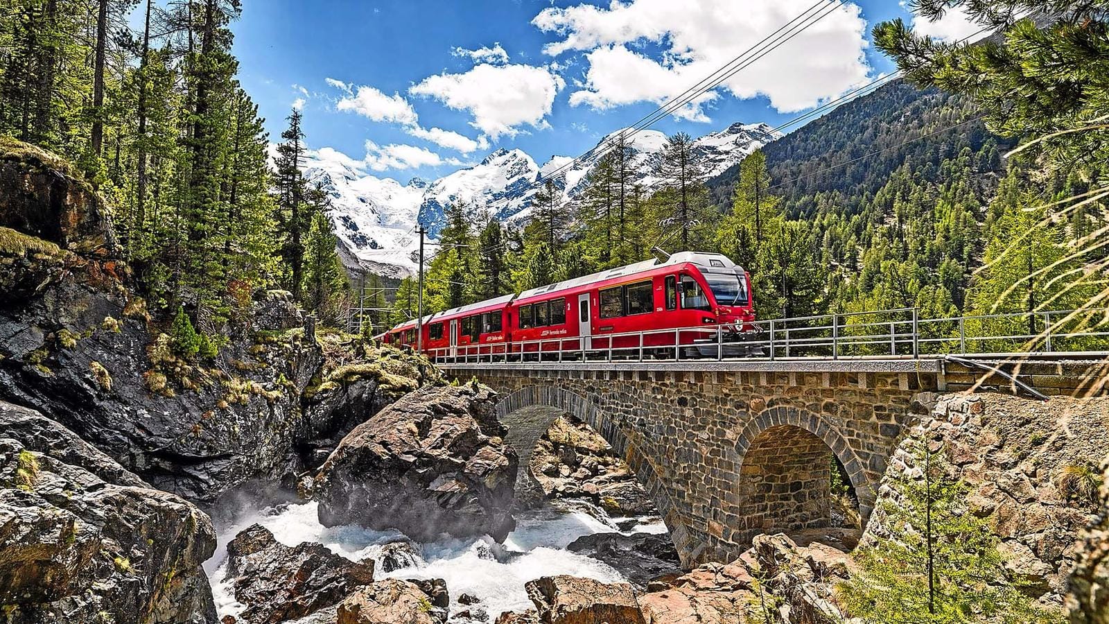 Rhätische Bahn beim Morteratsch Gletscher