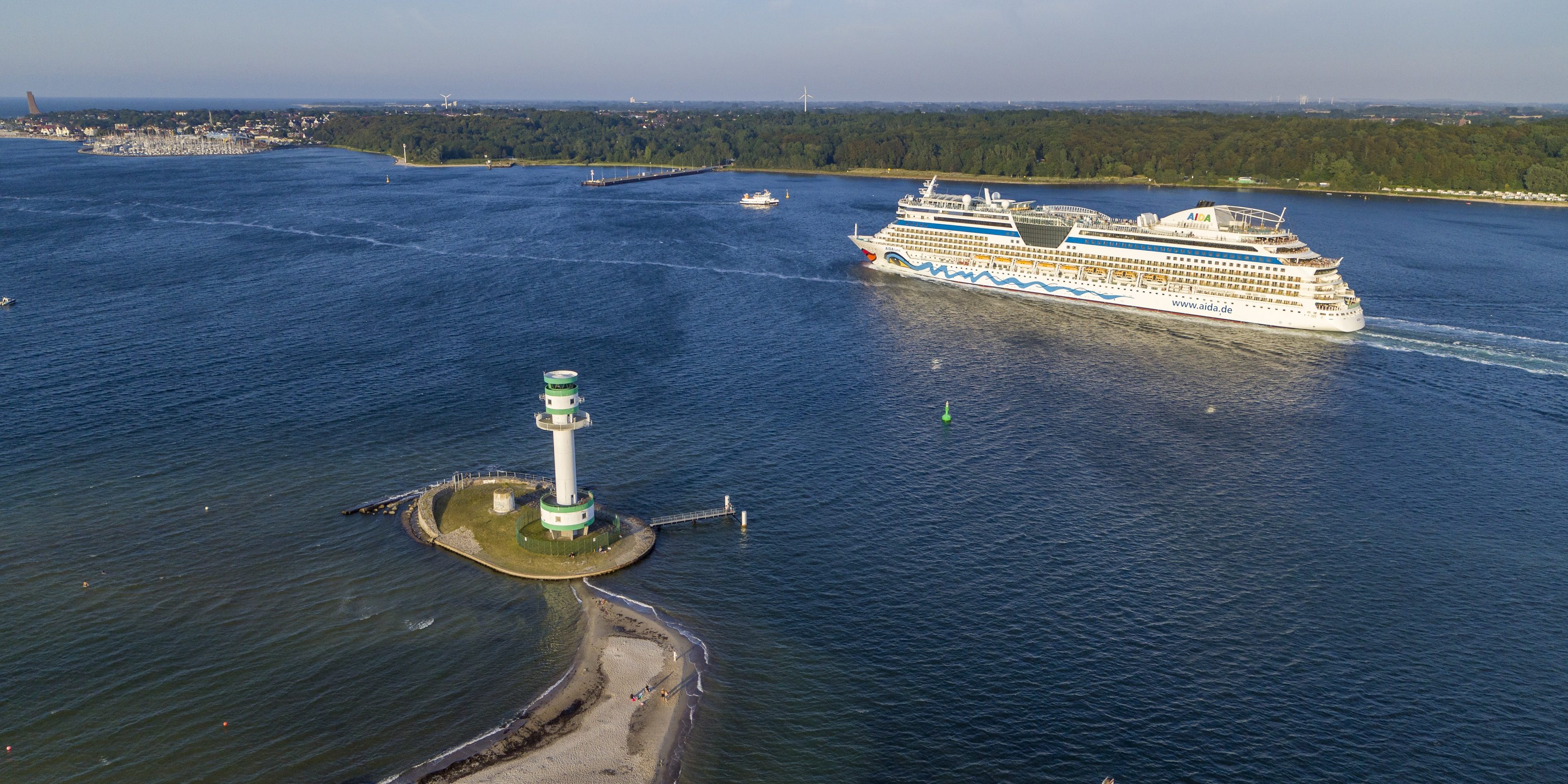 AIDAluna beim Einlaufen in Kiel. (Foto: AIDA)