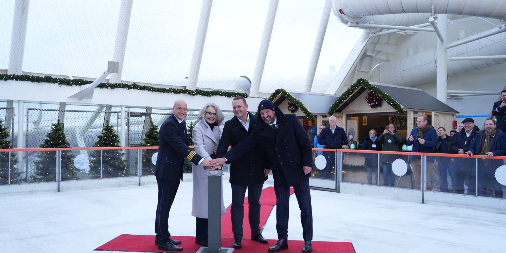 Eröffnung der Eisbahn auf AIDAprima. (Foto: AIDA Cruises)