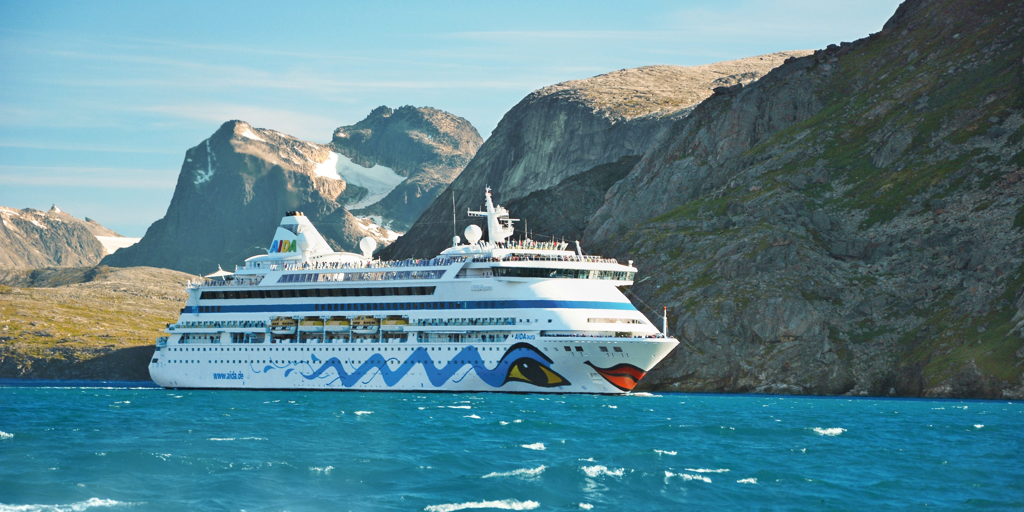 AIDAaura vor Grönland. (Foto: AIDA Cruises)