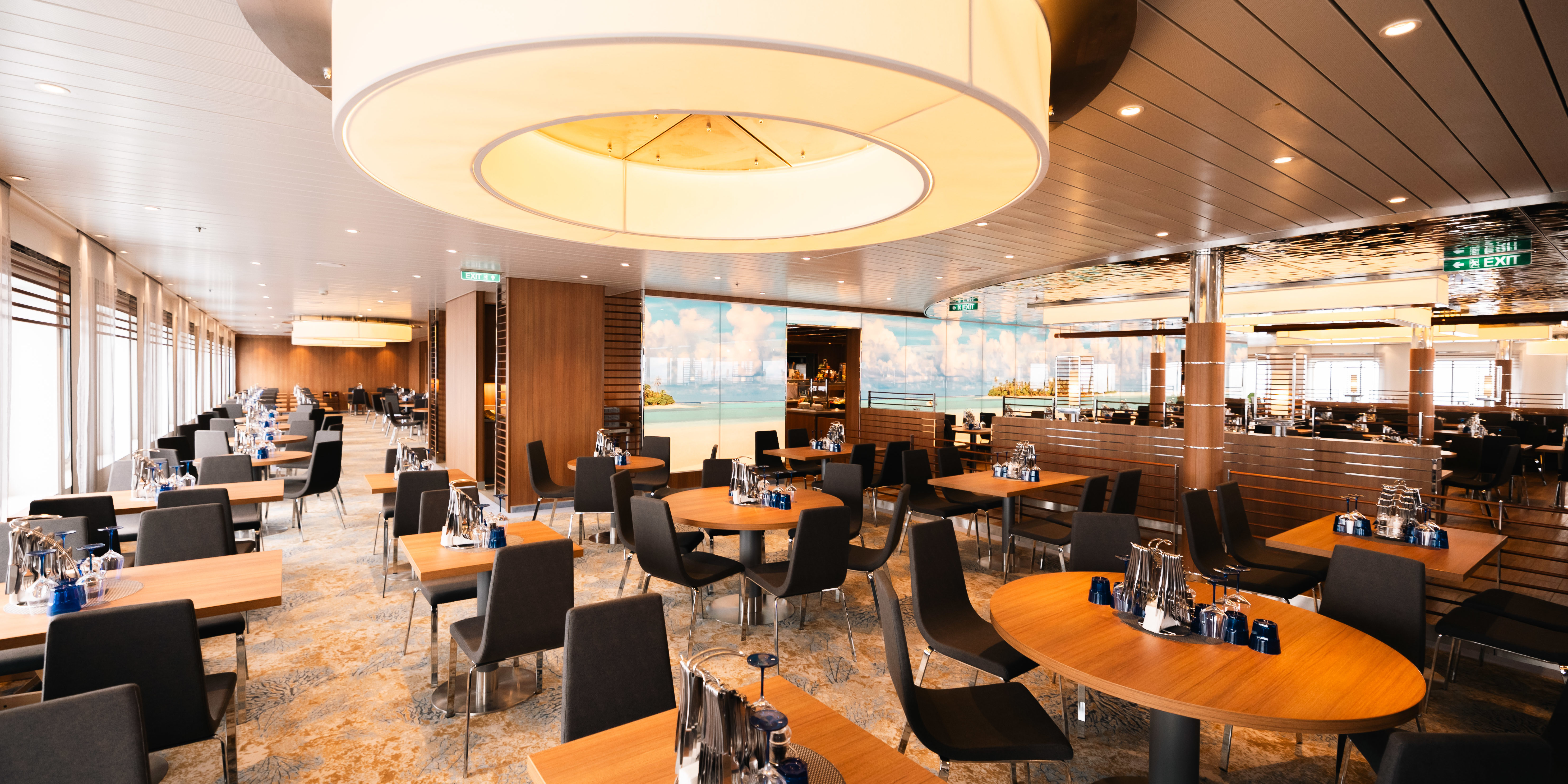 Das „Yachtclub Restaurant“ auf Deck 10. (Foto: AIDA Cruises)
