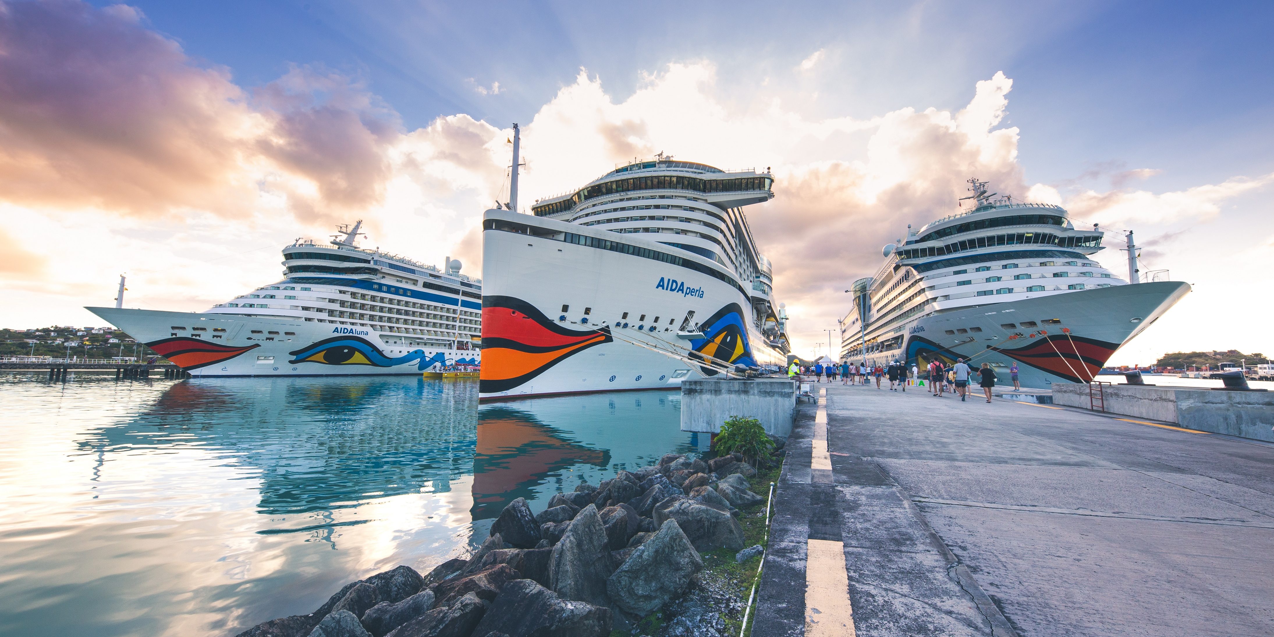 AIDAluna, AIDAperla und AIDAdiva Im Hafen von St. John's auf Antigua. (Foto: AIDA Cruises)
