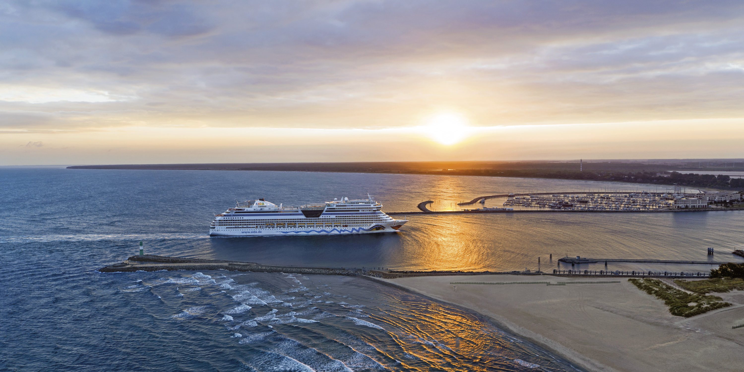 AIDAmar in Warnemünde. (Foto: Alexander Meyer)