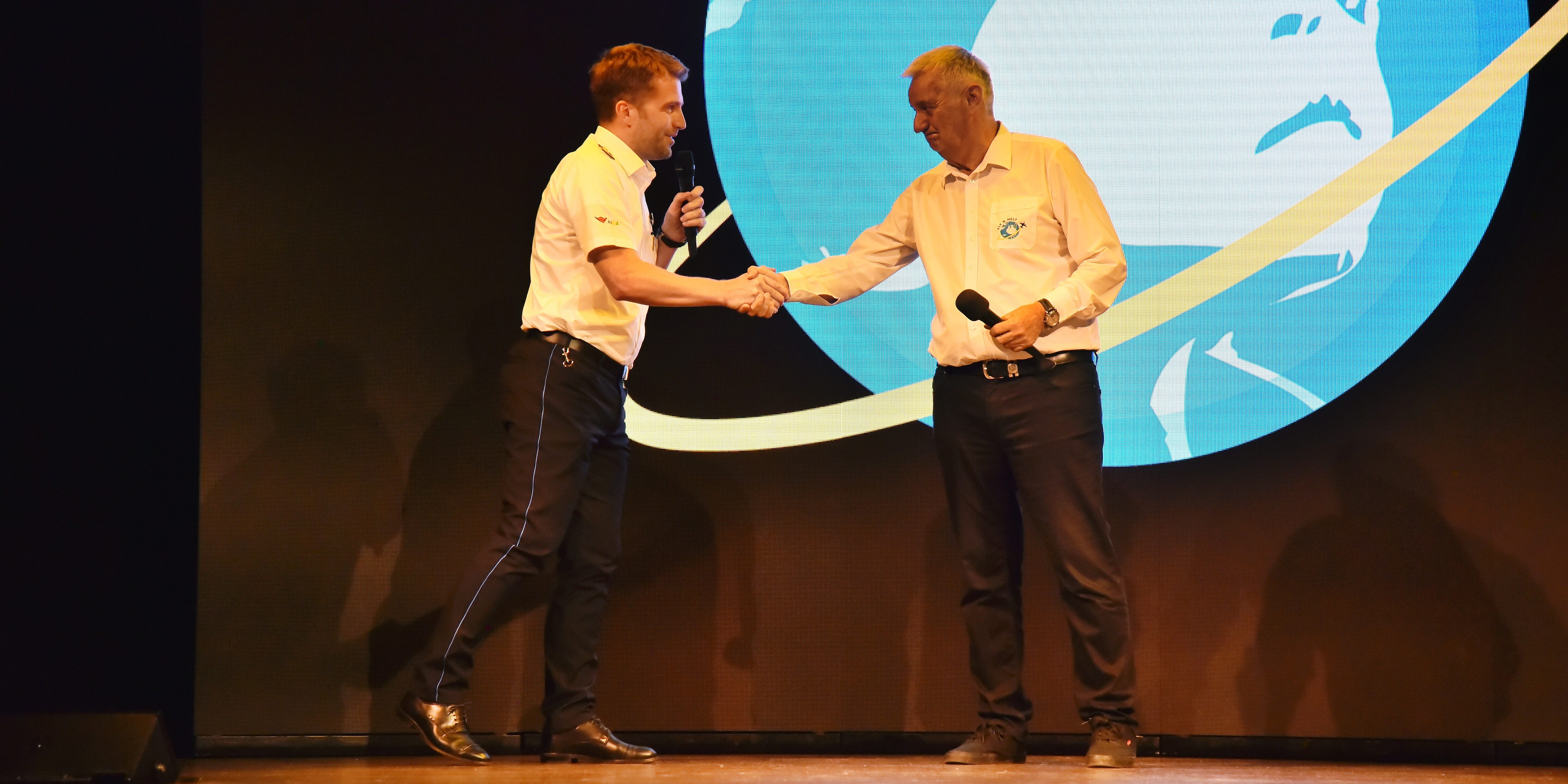 Felix Rothe (l.) und Reiner Meutsch. (Foto: AIDA Cruises)